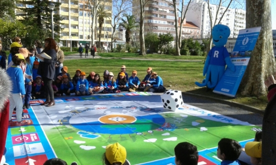 Jogo das "Metas do Planeta" animou o Jardim do Bonfim durante a cerim&oacute;nia do astear da Bandeira Eco XXI 2017 no Munic&iacute;pio de Set&uacute;bal